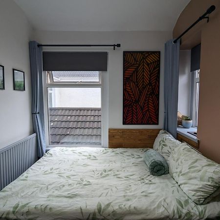 R3 - Cozy Small Double - City & Beach Access, Wifi, Free Parking - Self Catering Swansea Esterno foto