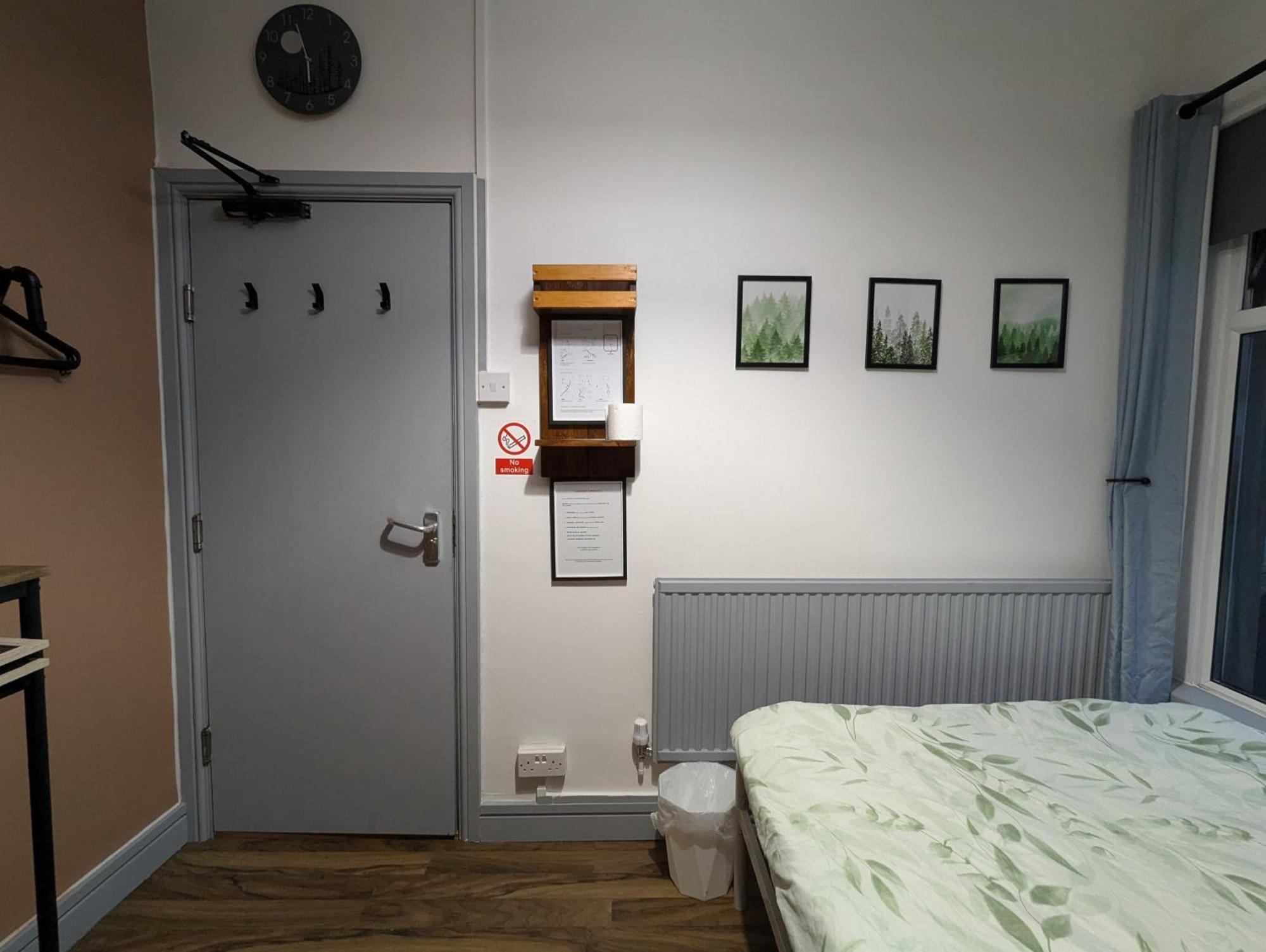 R3 - Cozy Small Double - City & Beach Access, Wifi, Free Parking - Self Catering Swansea Esterno foto