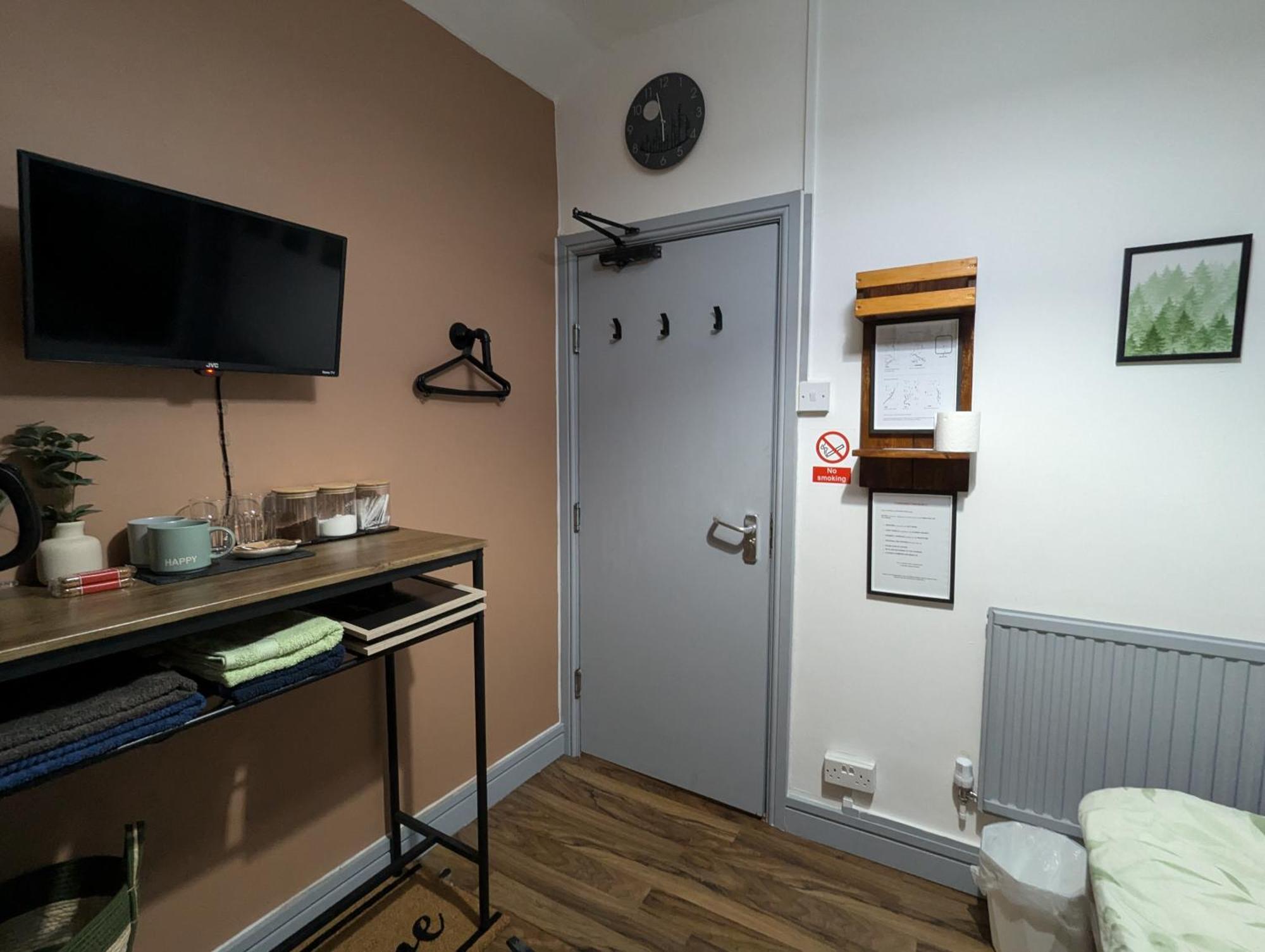 R3 - Cozy Small Double - City & Beach Access, Wifi, Free Parking - Self Catering Swansea Esterno foto