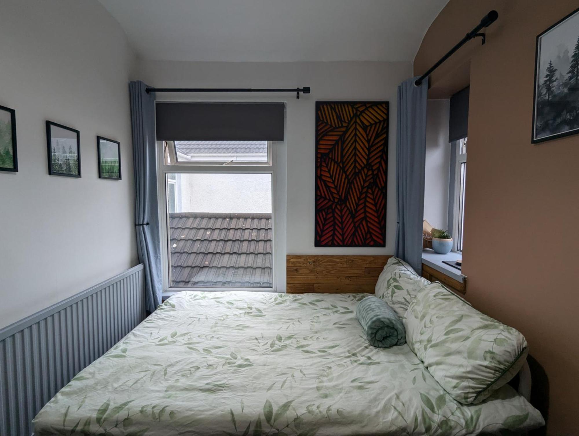R3 - Cozy Small Double - City & Beach Access, Wifi, Free Parking - Self Catering Swansea Esterno foto