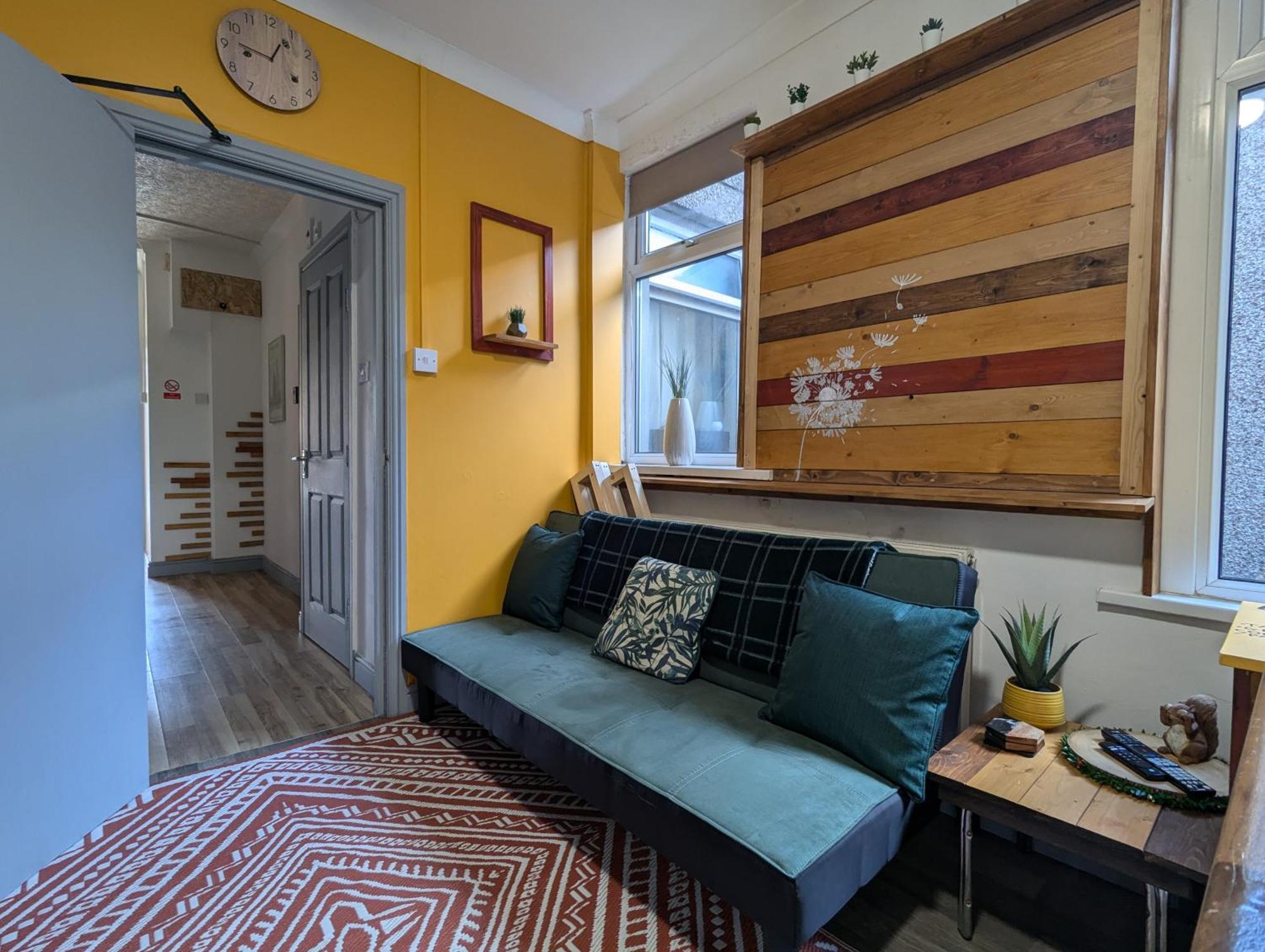 R3 - Cozy Small Double - City & Beach Access, Wifi, Free Parking - Self Catering Swansea Esterno foto