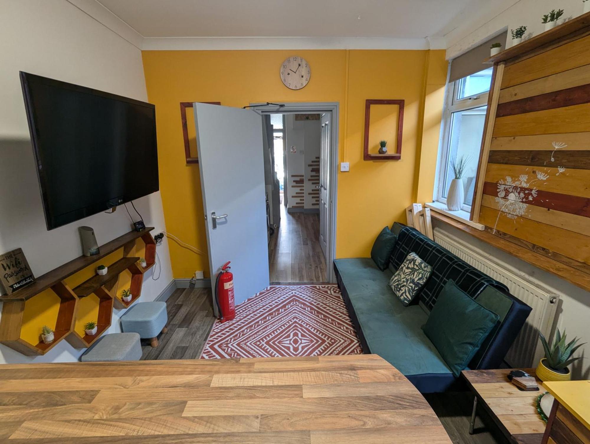 R3 - Cozy Small Double - City & Beach Access, Wifi, Free Parking - Self Catering Swansea Esterno foto